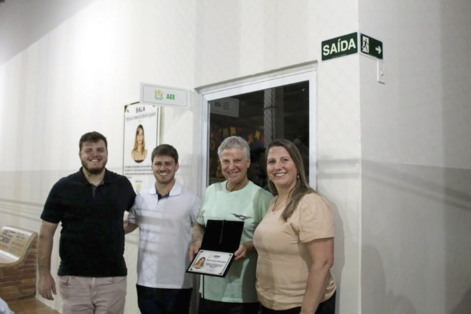 Educação: Sala da Apae recebe o nome da professora Carmen Sola Modolin Aquilante