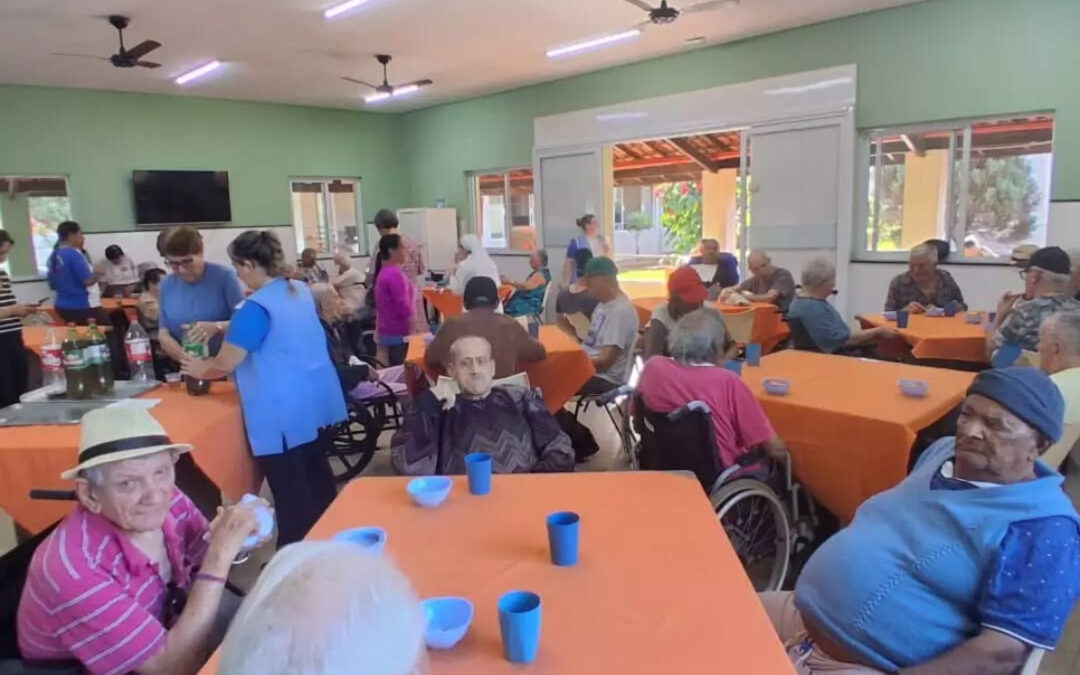 Cidade: Creas realiza tarde especial para internos do Lar Vicentino