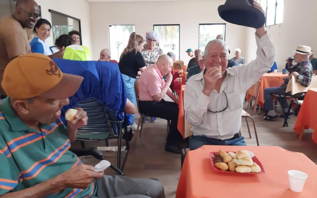 Cidade: Internos do Lar Vicentino participam de lanche da tarde