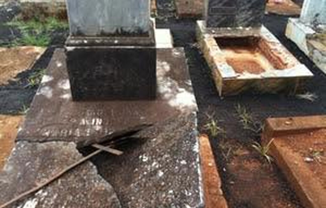 Região: Túmulos de cemitério de Itaju são violados