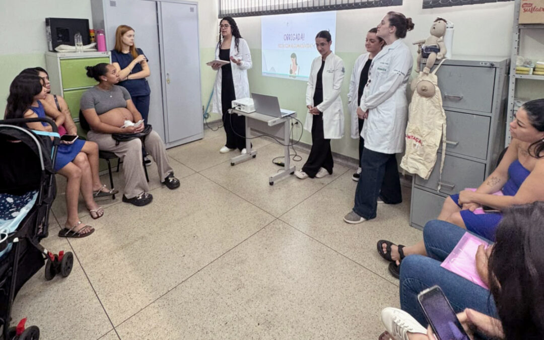 Saúde: Estudantes de Medicina promovem ação de conscientização sobre amamentação